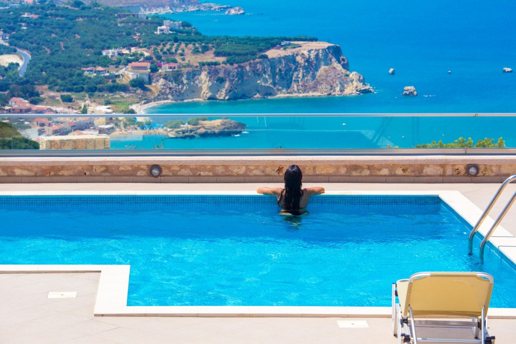 Rent a villa in Crete- Swimming pool villa with sea view